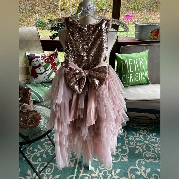 Hi-Low Dress. Size 8, 13.5” under arm across front. 24” fronthem 38” back hem